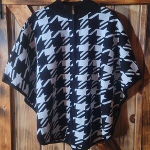 Anne Klein Black and White Poncho Size L